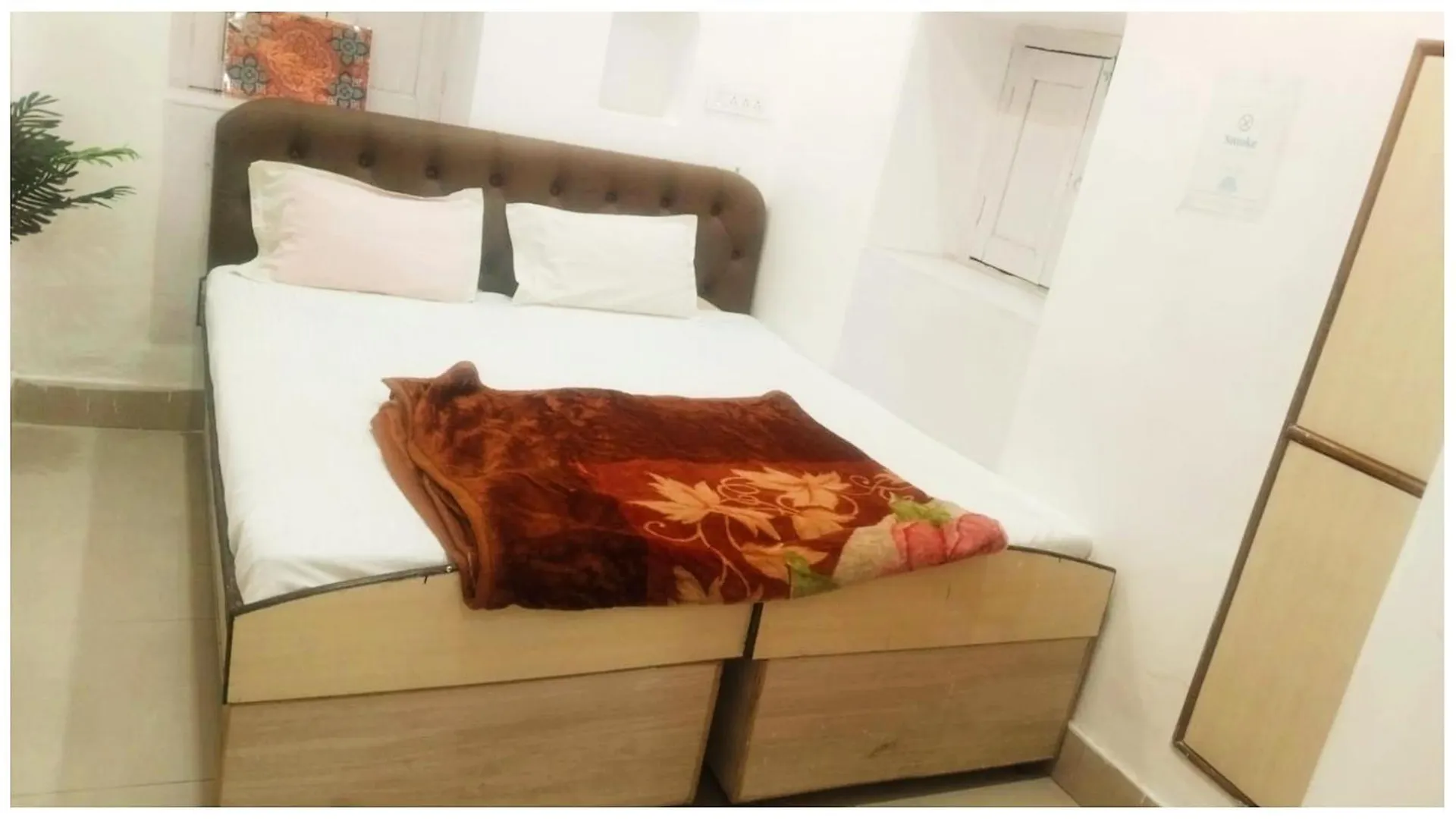 Varanasi Hotel M-A-N-G-L-A Paying # Near Dashashwamedh Ghat And Kashi Vishwanath Temple - A Premium Guest House In Váránasí