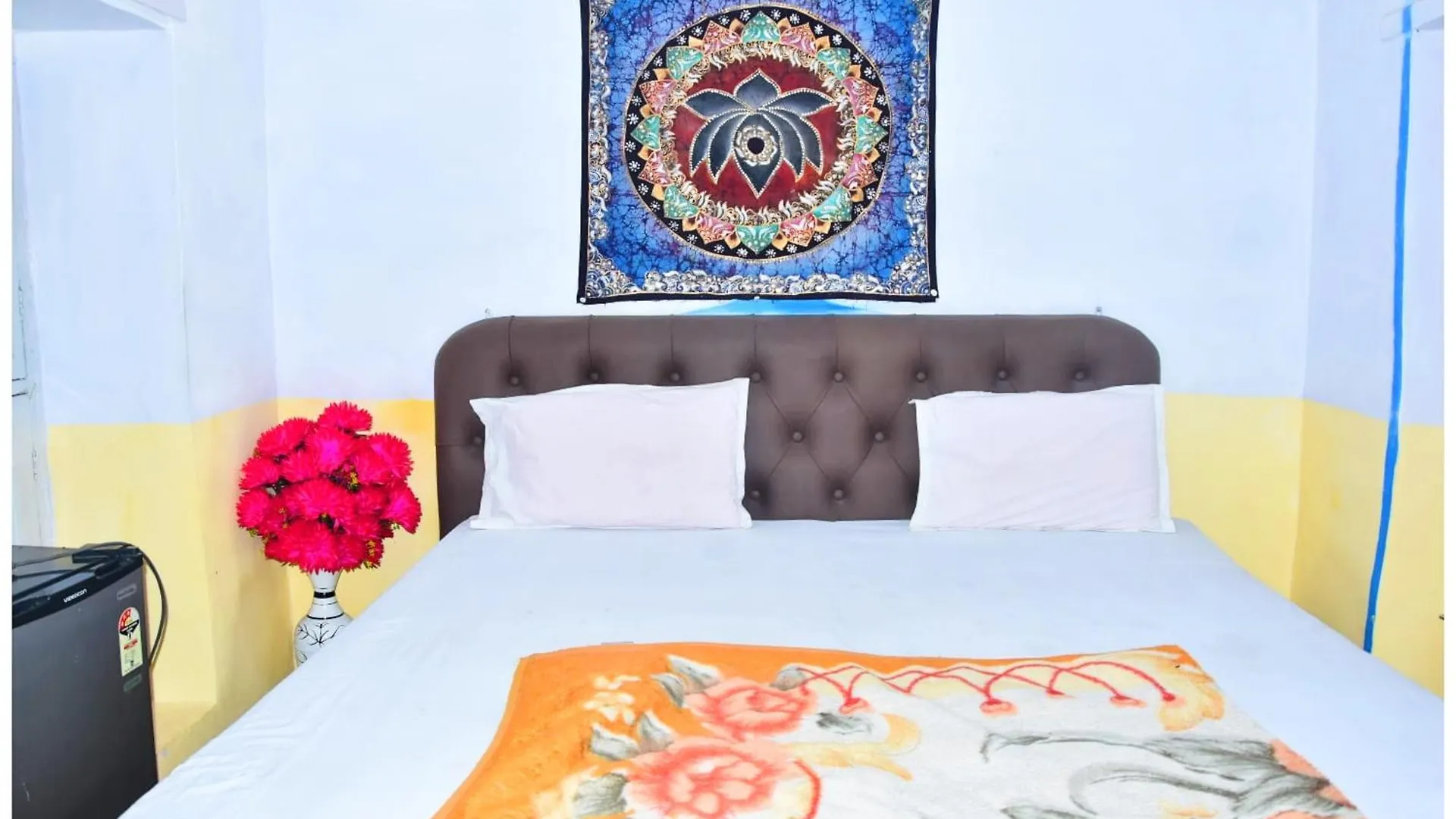 Varanasi Hotel M-A-N-G-L-A Paying # Near Dashashwamedh Ghat And Kashi Vishwanath Temple - A Premium Guest House In فاراناسي 4*,  الهند